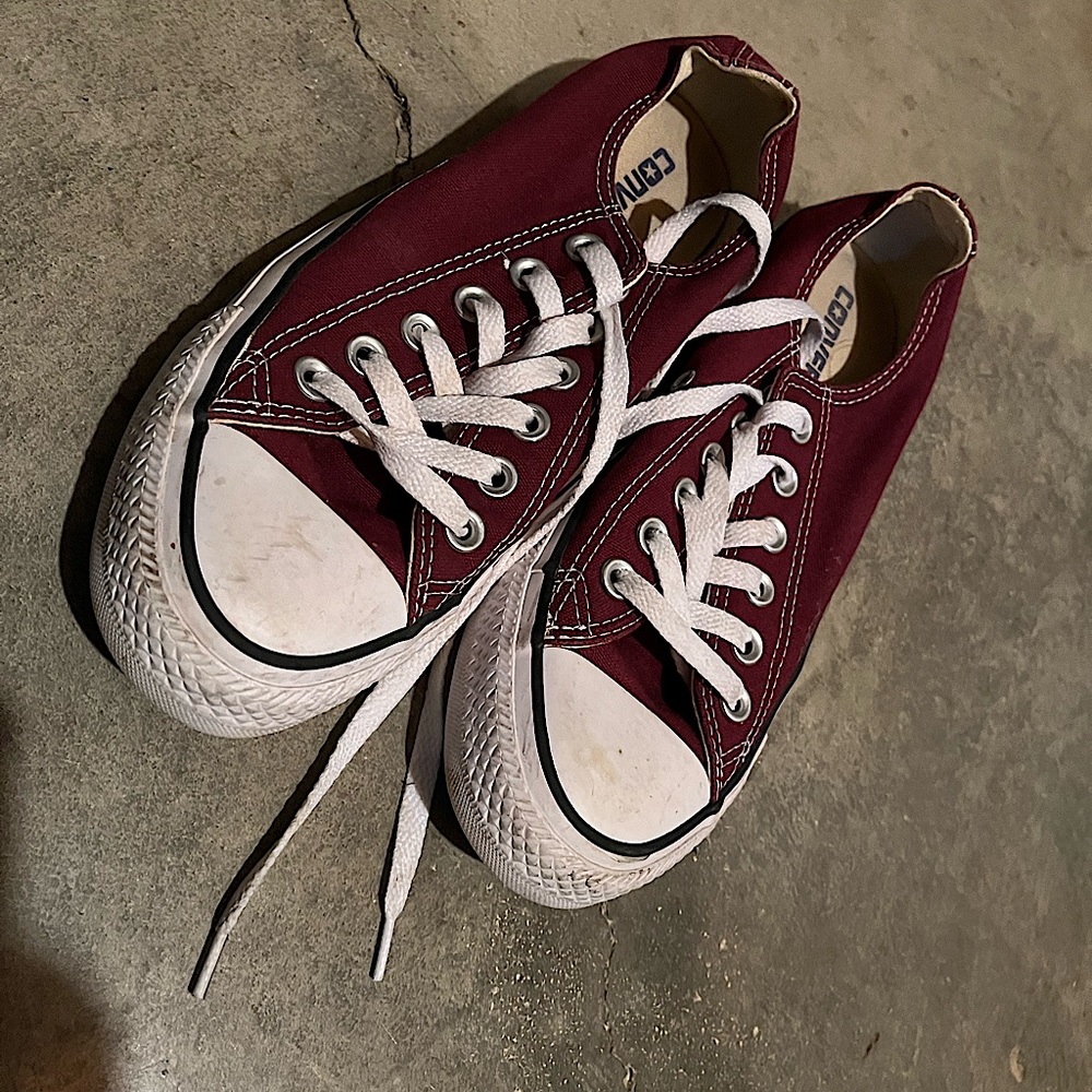 maroon converse